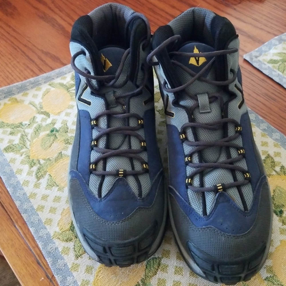 Vasque Velocity Mens size12 trail running shoes